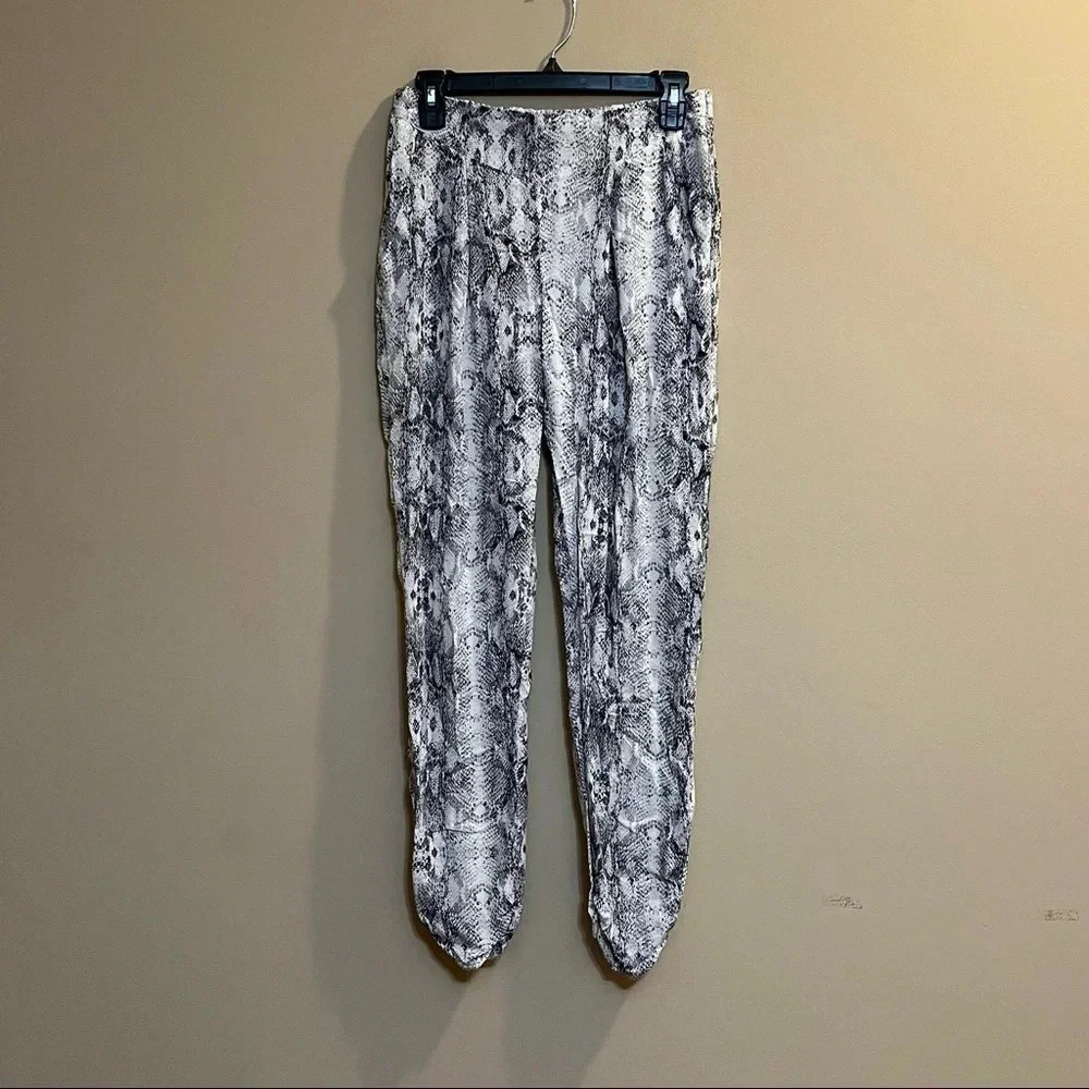 Miss Selfridge Pleated Soft Pants Snake Skin Women’s Size 6 Tapered Leg